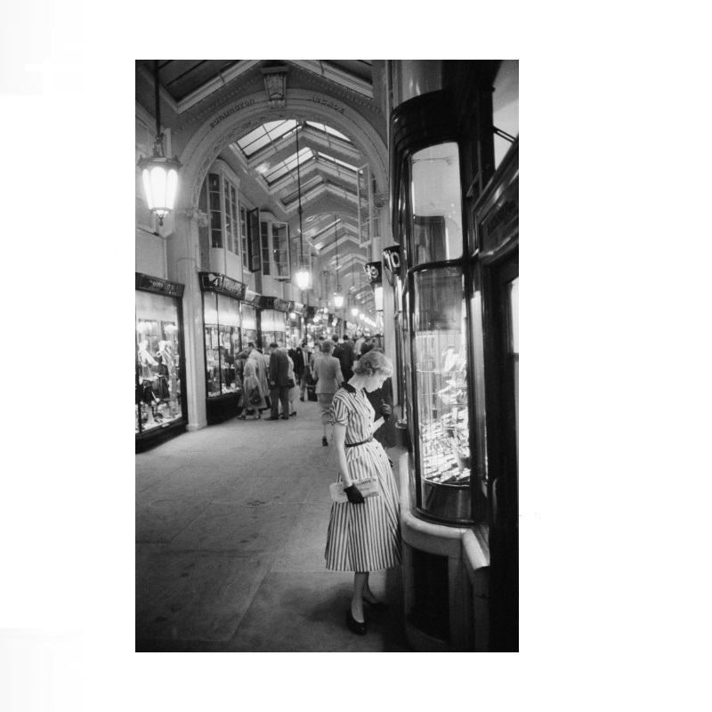 Slim Aarons, Burlington Arcade - Street Fashion Photographers avaliação e preço