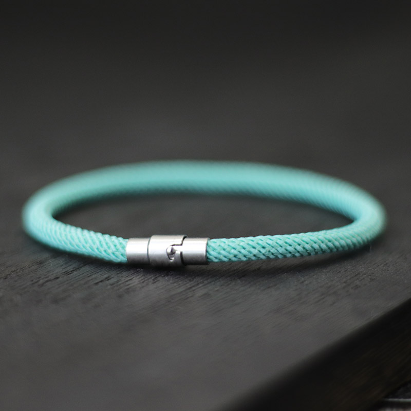 Pulseira de corda artesanal de - Street Fashion Milan avaliação e preço